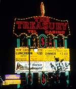 Neon-Werbung vom  The Treasury , Hotel und Casino in Las Vegas, Mrz 1981.