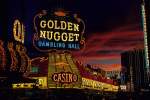 Golden Nugget whrend Abenddmmerung an der Freemont Street in Las Vegas, NV.