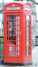Eine typisch englische Telefonzelle im Herzen von London.