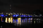 Die Southwark Bridge ist eine 197 Meter lange Straenbrcke ber den Fluss Themse in London.