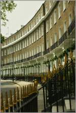 Eine typische Londenerstrasse: Gardens.Frher wohnte hier der hhere Mittelstand, heute findet man eher Bros und Hotels in diesen Husern.