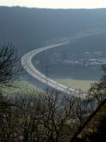 Lrrach, Blick von der Burgruine Rttel auf einen Teil der Autobahnbrcke der A98 ber das Wiesental, gehrt mit 1211m Lnge zu den lngsten Straenbrcken in Deutschland, erffnet 1983, Mrz 2015