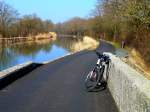 Frankreich, Elsass-Lothringen, Radweg am Canal de la Sarre entlang, zwischen den Schleusen 1 und 2 am tang (Weiher) du Stock.