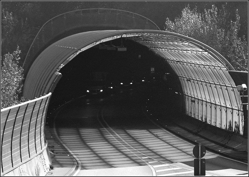 Tunnelausfahrt der Umgehungstrae von Stuttgart-Vaihingen. 01.11.2008 (Matthias)