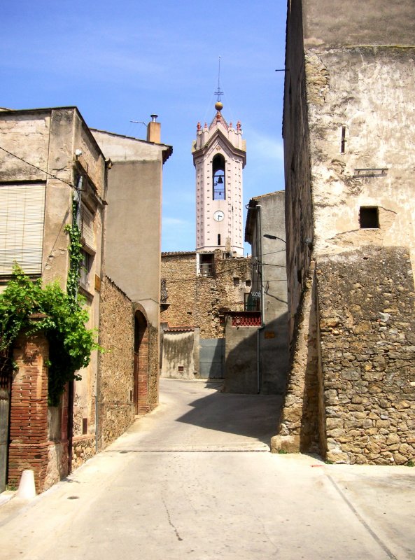 VERGES (Provincia de Girona), 11.06.2006, Blick auf die Kirche Sant Juli de Verges