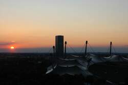 Sonnenuntergang ber dem Olympiastadion (08/2007)
