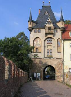 Meien, Eingang zur Burg; 04.10.2005  
