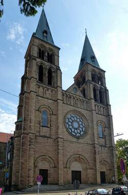 Landau in der Pfalz, die neoromanische Stadtpfarrkirche St.Maria, 1911 eingeweiht, grte Kirche der Sdpfalz, Sept.2017