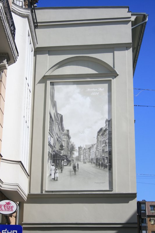 Wandbild an einem Cottbuser Wohn- und Geschftshaus in der Spremberger Strae. Zustand 12.05.09