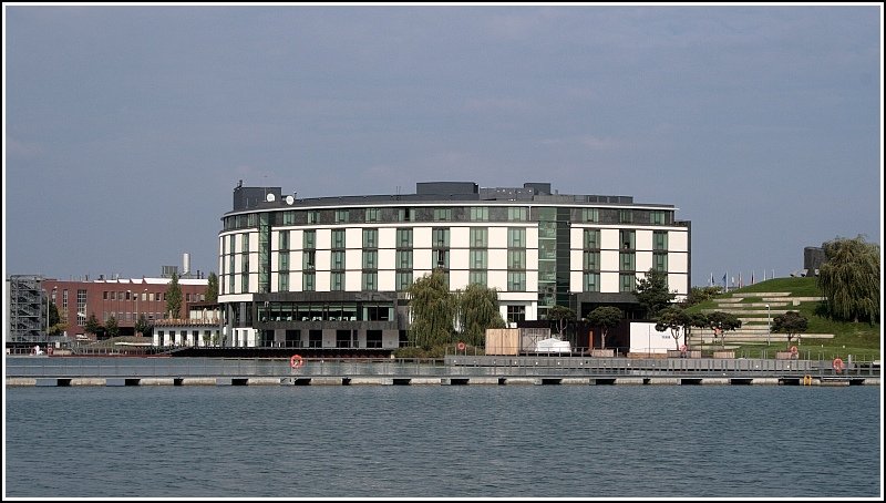 Das Hotel Ritz Carlton in der Autostadt in Wolfsburg liegt