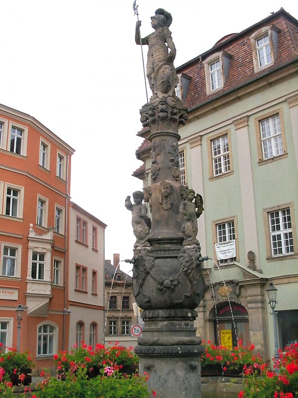 Zittau. Einer der vielen Brunnen, hier am Markt im Sommer 2004