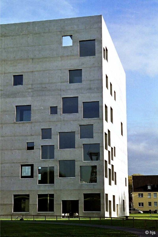 Zollverein School of Management and Design (27. Oktober 2006). Das Gebude nach Plnen der japanischen Architekten Kazuyo Sejima und Ryue Nishizawa wurde 2006 fertig gestellt.
