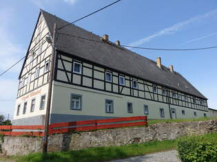 Kleinrhrsdorf, Erbgerichtsgebude in der Rdertalstrae (05.06.2025)