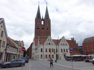 Stendal, Rathaus und St.