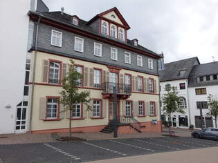 Simmern, Becksche Haus der Kreissparkasse, erbaut 1838 (27.07.2025) 