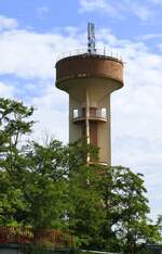 Baltzenheim im Elsa, der Wasserturm auerhalb des Ortes, Aug.2025