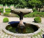 Ungersheim im Elsa, historischer Sandsteinbrunnen im Freilichtmuseum, Mai 2025
