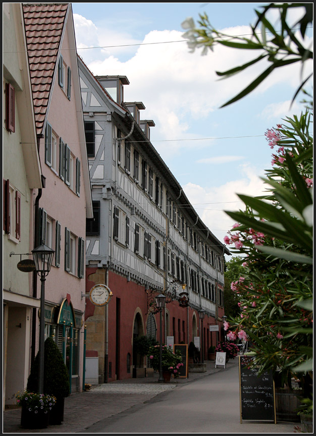 . Altstadt Bietigheim - Das Schloss, errichtet 1506, wurde bis 2003 saniert und dient heute als Kulurhaus. 04.05.2011 (Matthias)