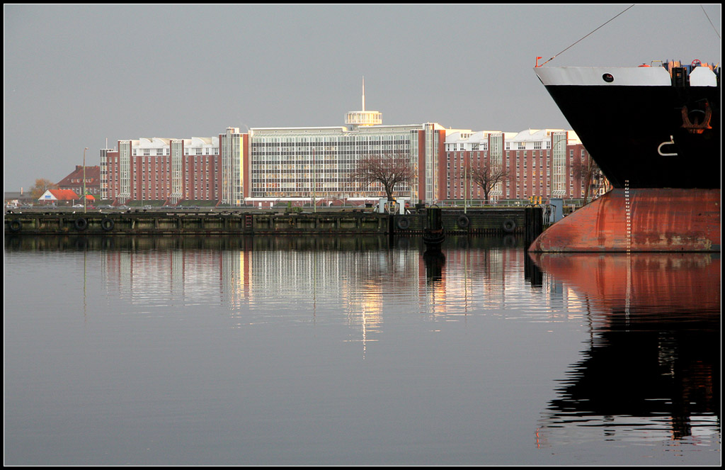 . Am Groen Hafen - Moderne Bebauung zwischen Sdstrand und Groem Hafen in  Wilhelmshaven, 18.11.2012 (Matthias)