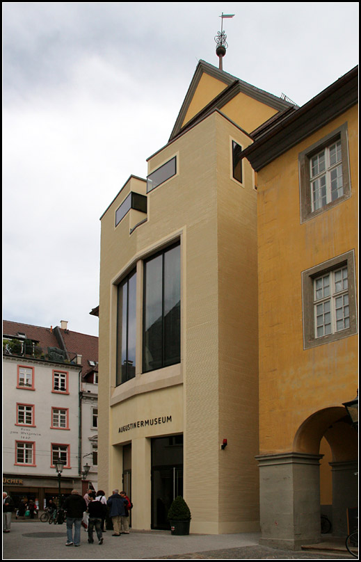 . Augstinermuseum in Freiburg: Der neue Bauteil fgt sich sehr gut in die alte Anlage ein, ohne seine Entstehungszeit zu verleugnen. 18.09.2010 (Matthias)
