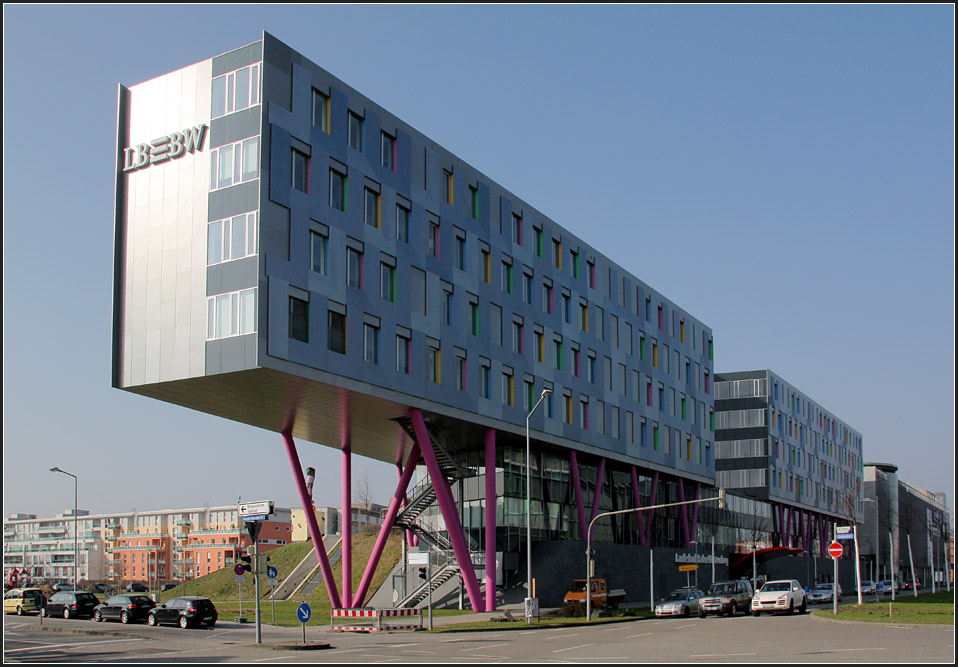 . Bankgebude der LB Bw in Karlsruhe. Architekten: Wilford Schupp Architekten (Stuttgart), Fertigstellung: 2007. 01.03.2011 (Matthias)