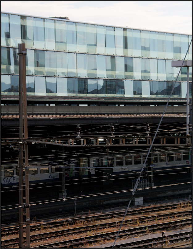 . Blick ber die Gleisanlagen des SBB-Bahnhofes zum Brogebude Elsssertor. 29.08.2010 (Matthias)