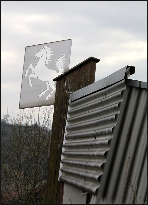 . Das Stuttgarter Rssle am Bug des Kindergarten-Schiffes im Stadtteil Luginsland. 14.03.2011 (Matthias)