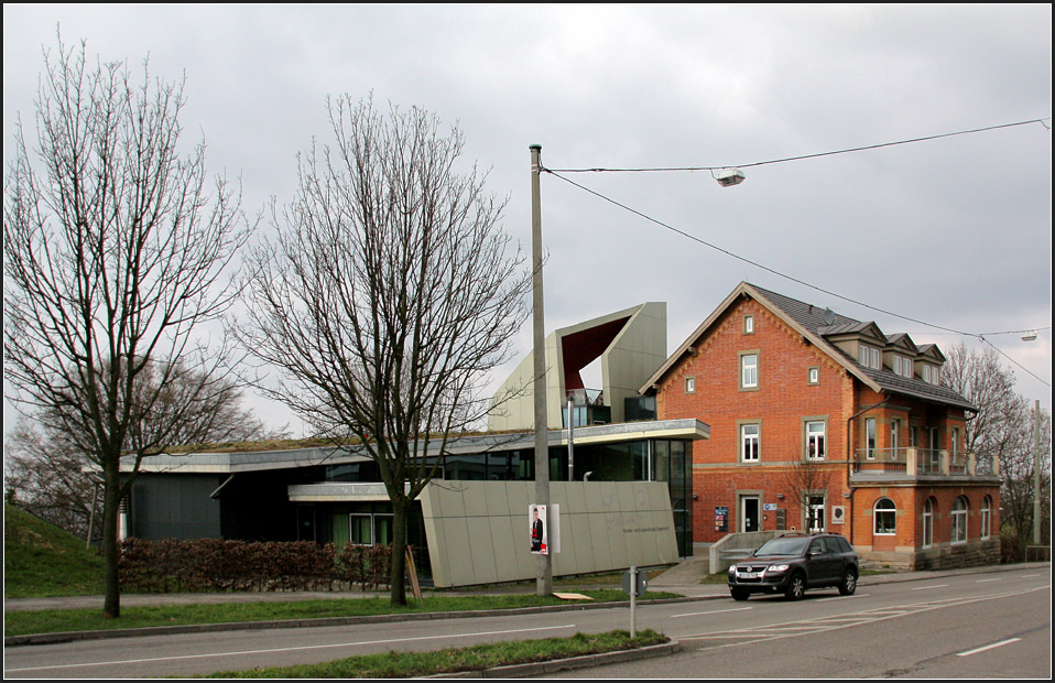 . Direkt an der Bundesstrae 27 liegt das Jugendhaus in Stuttgart Degerloch, Architekten: Kauffmann Theilig und Partner, Fertigstellung: 2006. 19.03.2011 (Matthias)