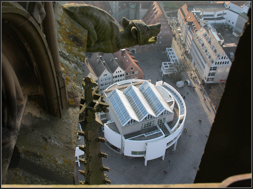. Draufsicht - Blick vom Ulmer Mnster auf das Stadthaus des amerikanischen Architekten Richard Meier. Dezember 2011 (Matthias)