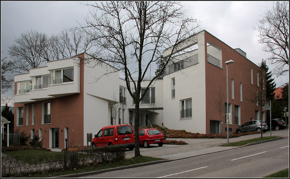 . Ein kleine aber sehr feine Anlage stellt das Hospitz St.Martin in Stuttgart-Degerloch dar. Geplant von Aldinger Architekten, fertiggestellt 2008. Gesamtansicht von Sdosten. 19.03.2011 (Matthias)