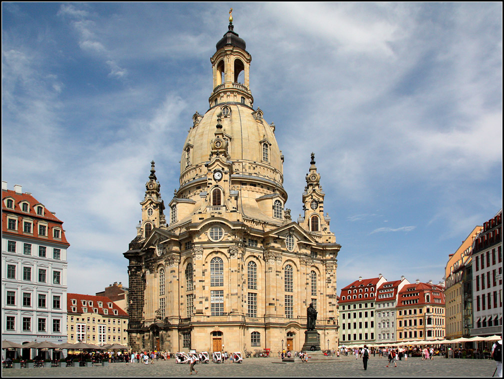 . Ein Teil des alten Dresden ist hier wieder erstanden: Frauenkirche und Neumarktbebauung. 02.08.2009 (Matthias)