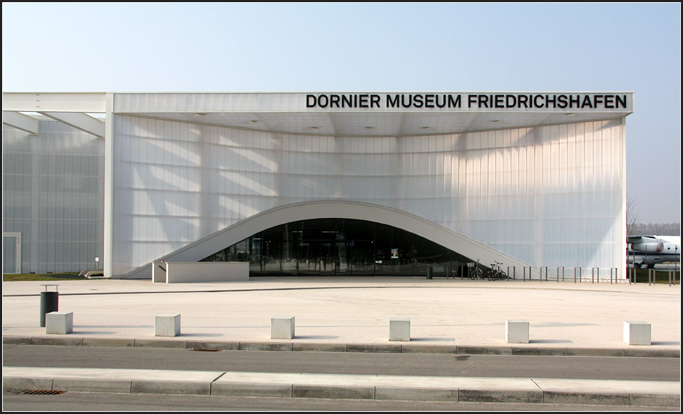 . Eingangsbereich des Dornier-Museums in Friedrichshafen. Architekten: Allmann, Sattler, Wappner, Fertigstellung: 2009. 05.03.2011 (Matthias)
