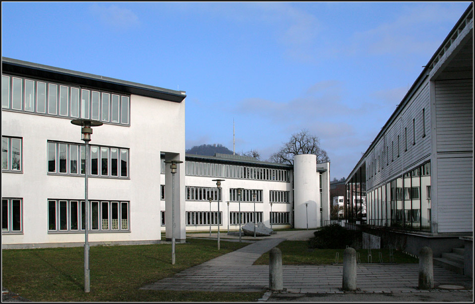 . Finanzamt Reutlingen: Die Architektur wirkt sehr angemessen und auch zeitlos schn. 19.02.2011 (Matthias)