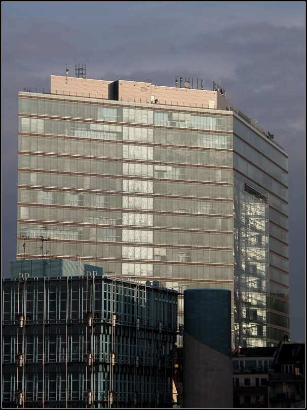 . Glsern - das moderne Stadttor in Dsseldorf, Mrz 2010 (Matthias)