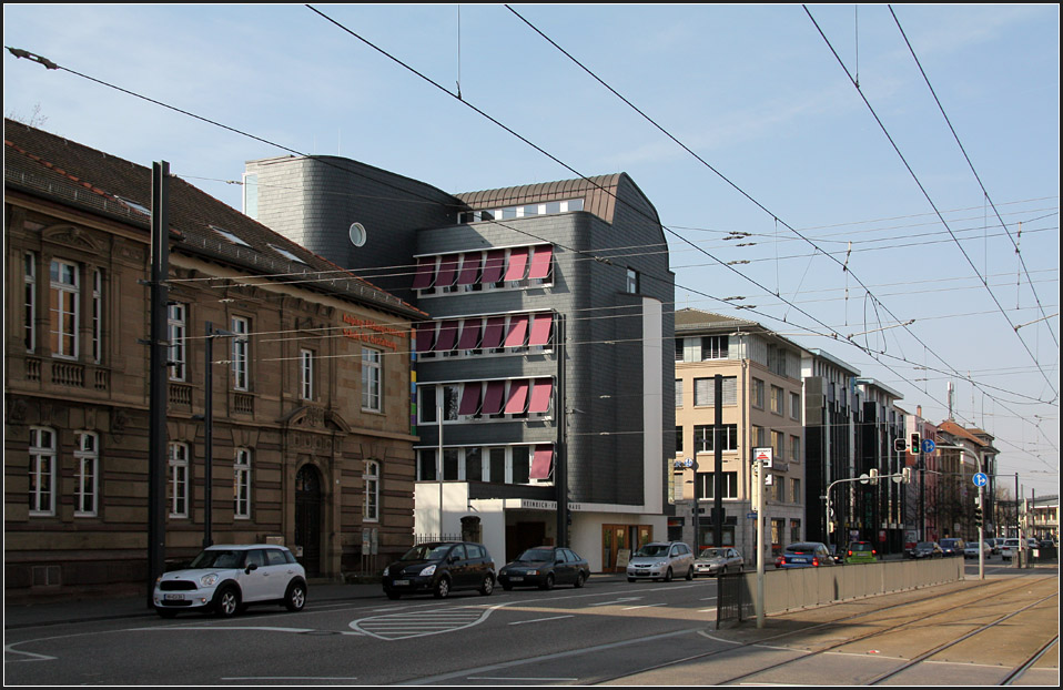 . Heinrich-Fries-Haus, in Heilbronn. Architekten: Lederer, Ragnarsdttir, Oei, Fertigstellung: 2007. 

http://www.archlro.de/de/projects/projects-culture-and-church/catholic-church-house-heilbronn-2005-2007?order=years

09.10.2011 (Matthias) 