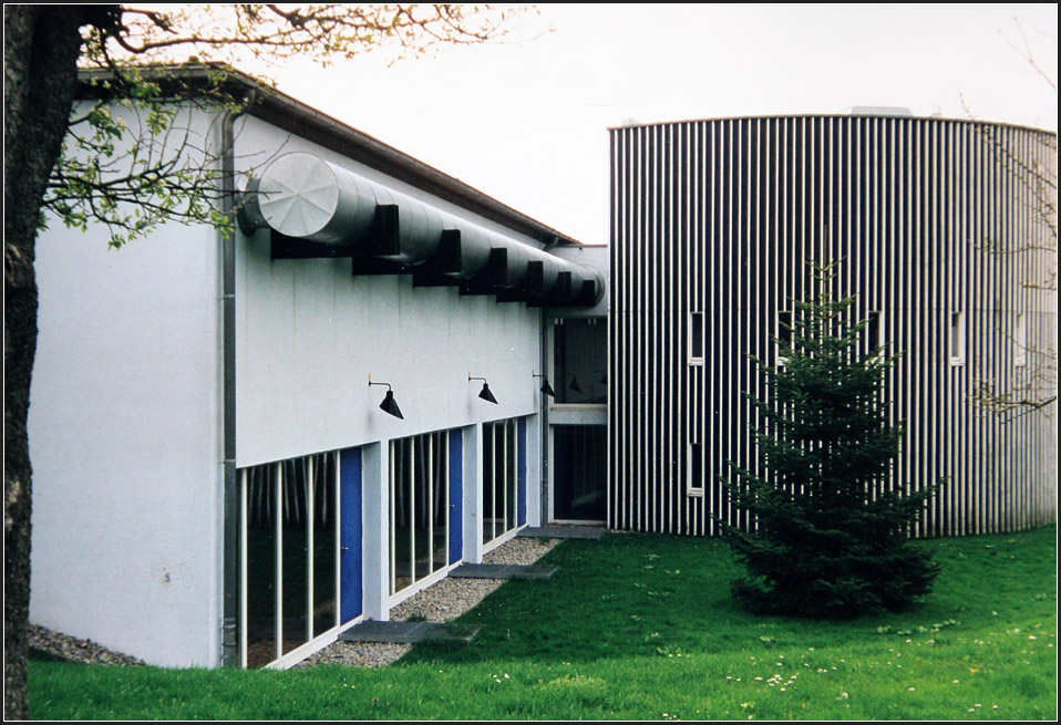 . Hochfeldhalle Pforzheim-Huchenfeld, Rckseite. 04.1999 (Matthias)