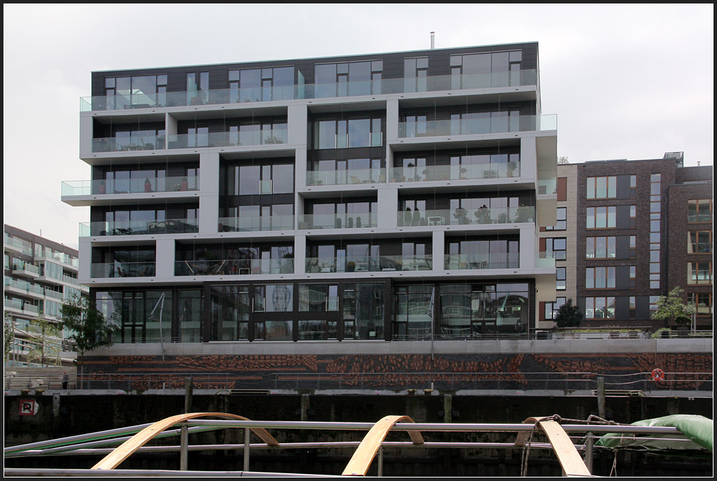 . Home4 - Wohn- und Brogebude am Sandtorhafen (Kaiserkai) in der Hamburger Hafencity. Planung: BRT Architekten (Hamburg). Fertigstellung: 2008, August 2011 (Matthias)