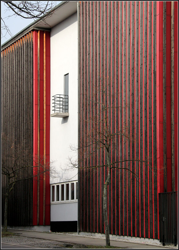 . Lagerhalle und Brohaus in Reutlingen - Balkone in den zurckgesetzten Fassadenbereichen. Februar 2011 (Matthias)