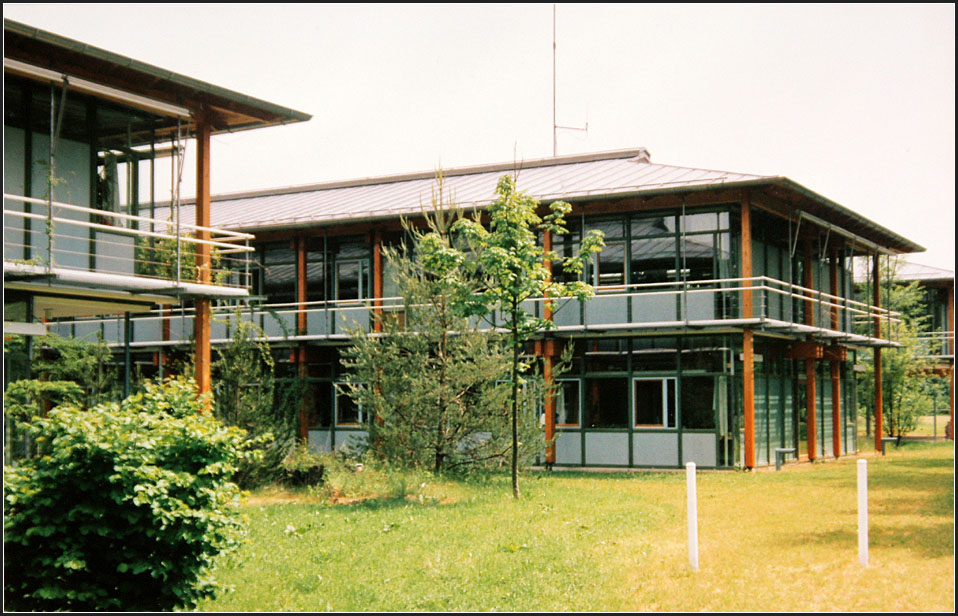 . Landratsamt Starnberg: Landschaft und Gebude sind miteinander verzahnt. 11.1993 (Matthias)