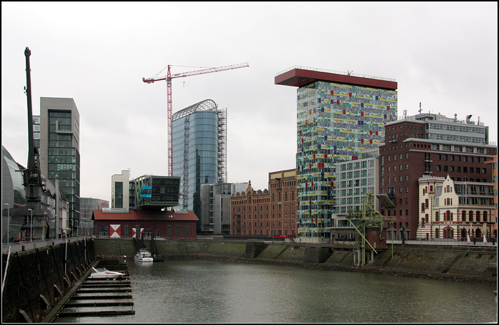 . Medienhafen Düsseldorf: Blick zum südwestlichen Ende des Handelshafens. 20.03.2010 (Matthias)