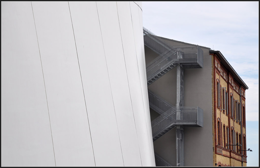 . Neu und Alt - Ozeaneum in Stralsund, August 2011 (Jonas)