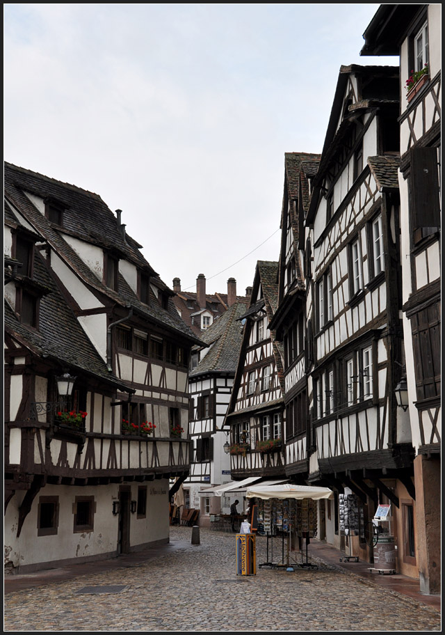 . Petite France - Alte Fachwerkhuser in der Rue de Bain-aux-Plantes in Straburg. September 2011 (Jonas)