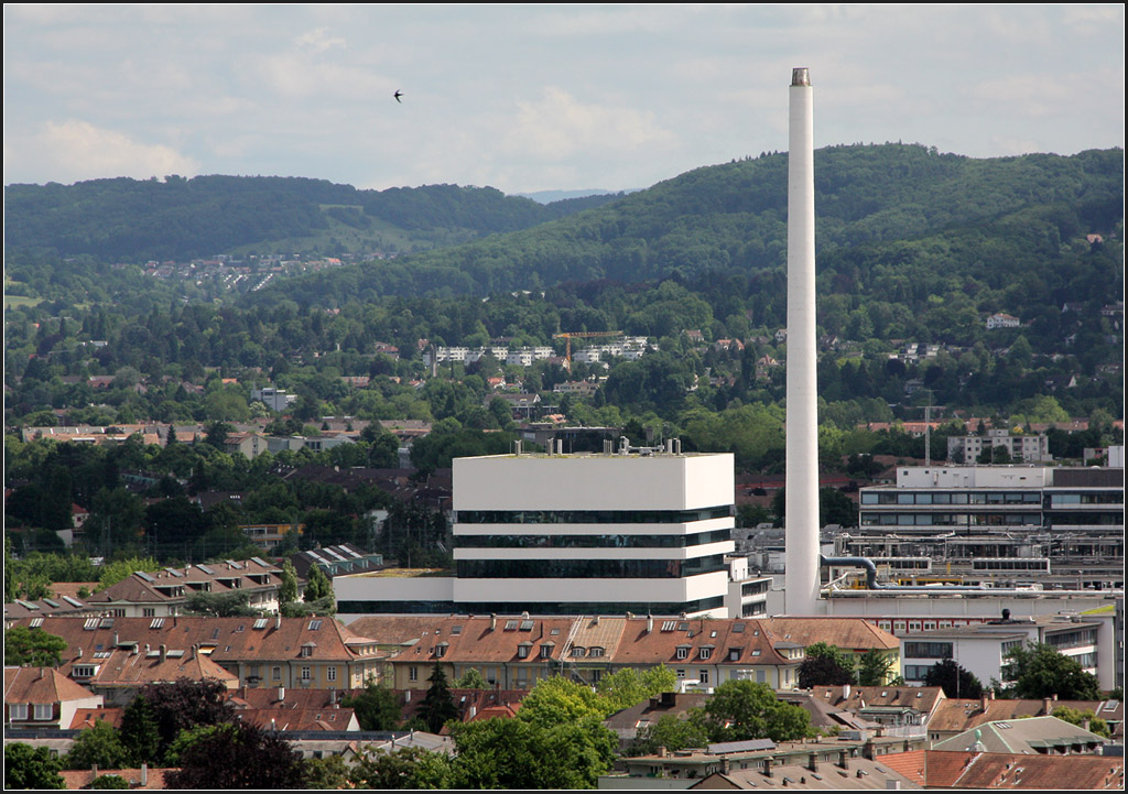 . Roche-Gebude 97 - 

2011 wurde diese Gebude fertiggestellt. Architekten Herzog & de Meuron. Blick von einem Turm des Basler Mnsters. 

http://www.herzogdemeuron.com/index/projects/complete-works/276-300/289-roche-building-97/IMAGE.html

22.06.2013 (Matthias)