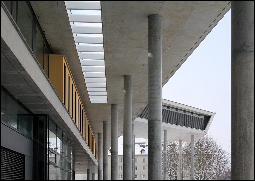 . Rundsttzen - Universittsbibliothek Magdeburg, Eingangsbereich. 19.03.2013 (Matthias)