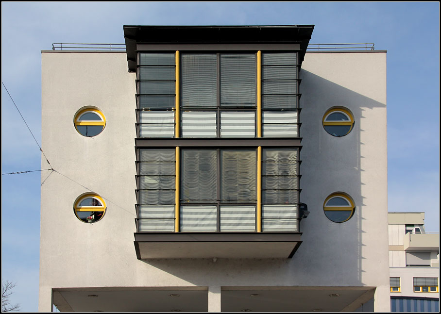 . Sanierung Stadtmitte Fellbach: Detailansicht eines symetrisch aufgebauten Fassadenteiles. 01.03.2009 (Matthias)