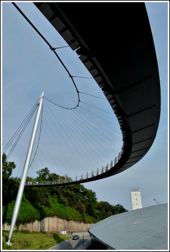 - Schn geschwungen - Die Sicht von unten auf den Fugngersteg in Sassnitz. 26.09.2011 (Jeanny)