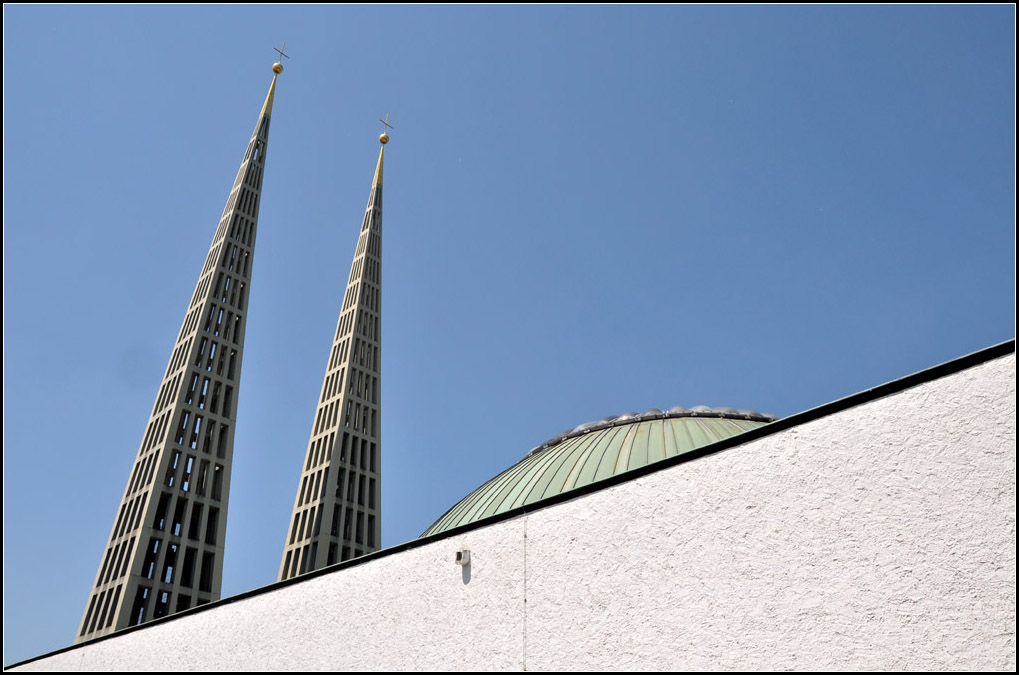 . Spitze Trme und Kuppel - Don-Bosco-Kirche in Augsburg, 26.05.2012 (Jonas)