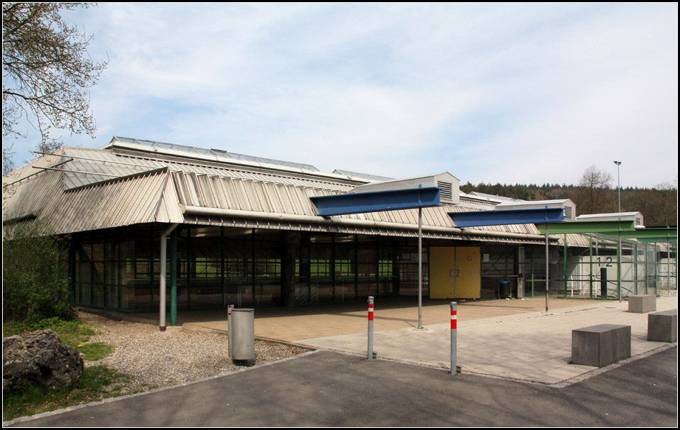 . Sporthalle  Auf dem Schfersfeld  in Lorch - 

Als zweites Gebude nach der Realschule folgte 1975 eine Sporthalle. Hier der Eingangsbereich des von den Architekten Behnisch und Partner geplanten Gebudes. 

http://www.behnisch-partner.de/projects/sports-facilities/sportshall-schaefersfeld

18.04.2010 (Matthias)