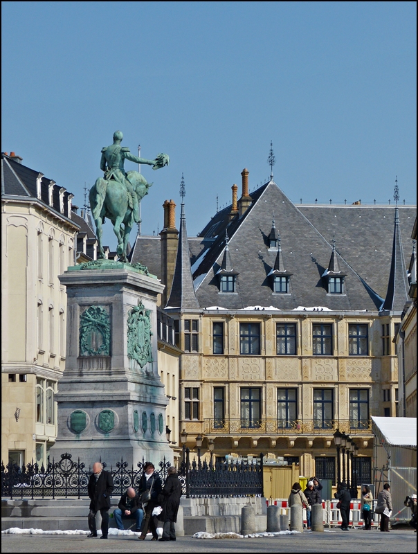 . Stadt Luxemburg - Blick von der Place Guillaume II auf das Palais Grand-Ducal (Groherzoglicher Palast) mit dem inzwischen berhmten Balkon. 15.03.2013 (Jeanny)