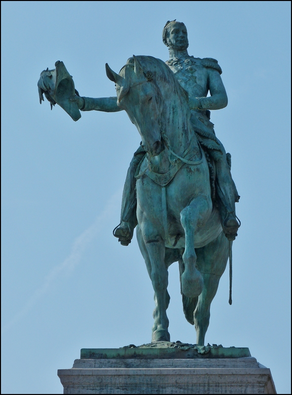 . Stadt Luxemburg - Das bronzene Reiterstandbild auf dem Knuedler (Place  Guillaume II) wurde zu Ehren des Knigs und Groherzogs Wilhelms II. von Oranien-Nassau errichtet. Dieser regierte von 1840 bis 1849 und gab, ein Jahr vor seinem Tod, dem Groherzogtum seine erste parlamentarische Verfassung, damals eine der liberalsten in Europa. 15.03.2013 (Jeanny)